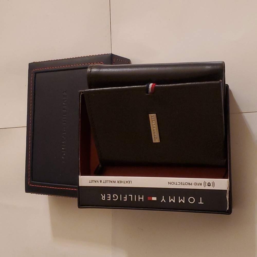 New Tommy Hilfiger Brown men's trifold real leather wallet